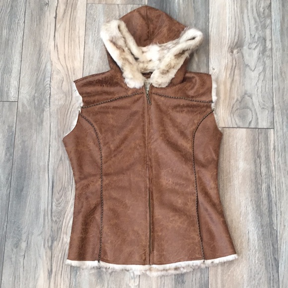 Cripple Creek Faux Fur Vest - Picture 2 of 9